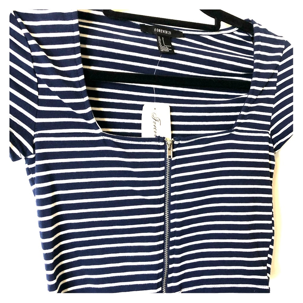 Sailor inspired zipped crop